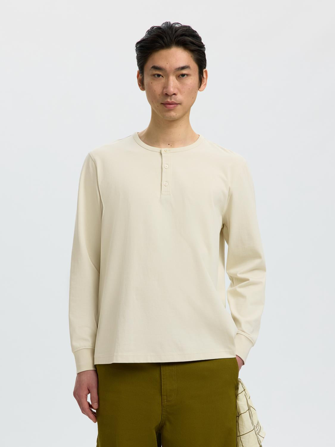 model_shot-front
